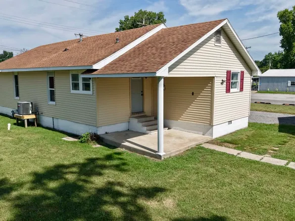 606 S Mulkey St, Christopher, IL 62822