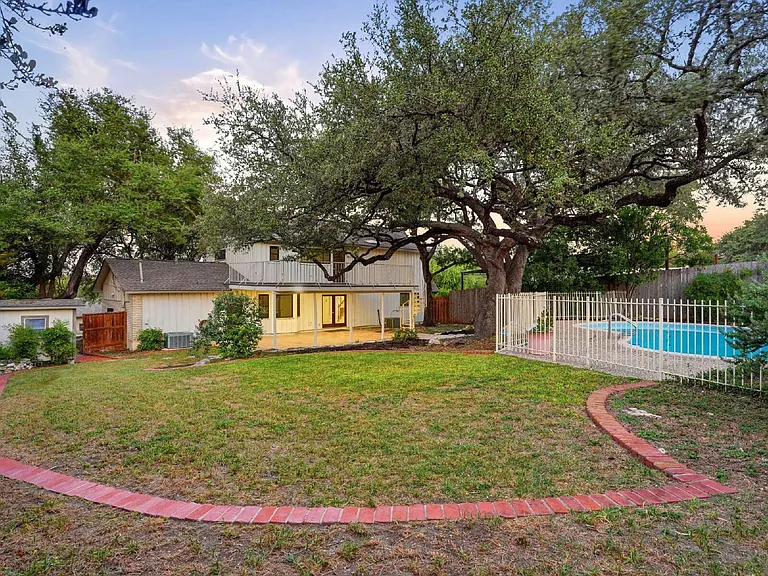 8607 Norwich Dr — Photo 43