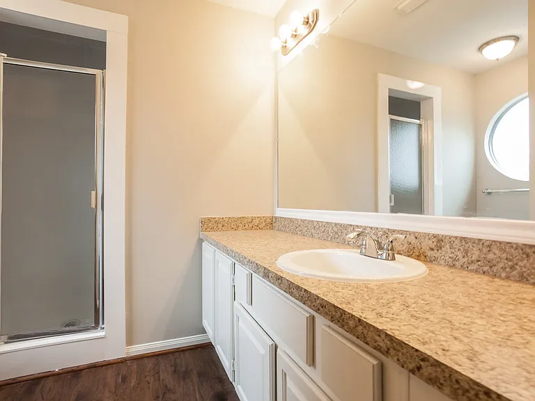 501 W Hunters Ln — Photo 11
