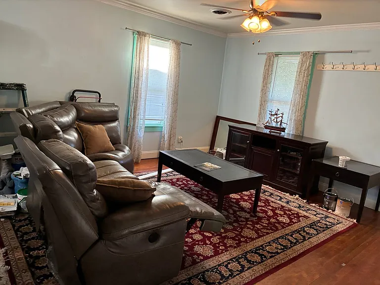 2208 Barnett Ave — Photo 6