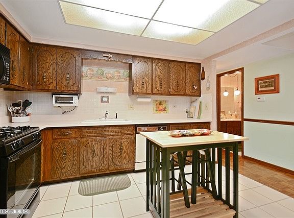 5th image of 4131 W 93rd Pl APT 2W