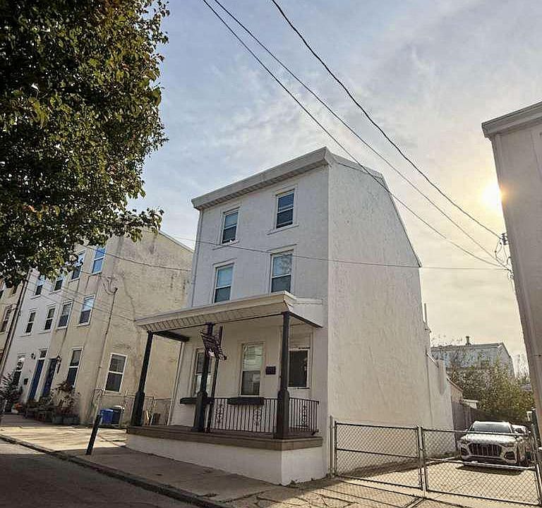 1st image of 193 Dupont St