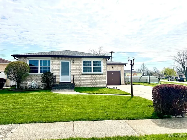 1 Helenbrook Ln, Depew, NY 14043