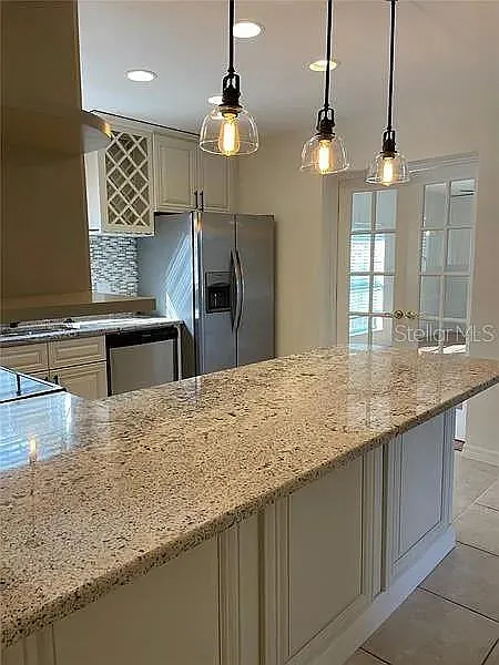 3 bed, 2.0 bath, 1505 sqft, $3,000 — Photo 2