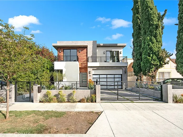 454 S Holt Ave — Photo 1