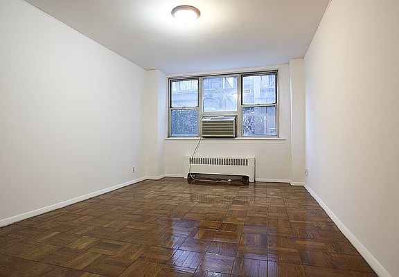 5th image of 240 E 35th St APT 1L
