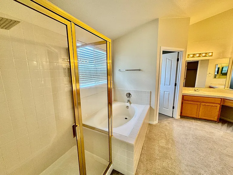1037 Sandra St — Photo 11