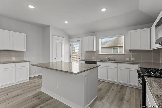 4837 Park Gln — Photo 8