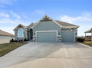 917 Rannoch Ln, Raymore, MO 64083