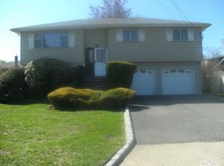 34 Brookside Ave, North Babylon, NY 11703