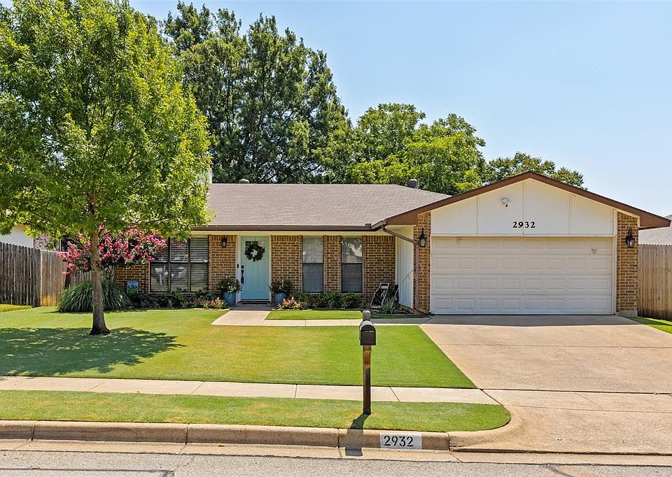 1st image of 2932 Oakridge Dr