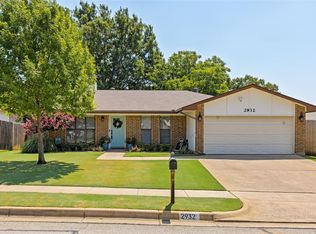 2932 Oakridge Dr, Bedford, TX 76021