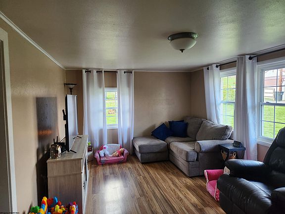 4th image of 173 Walnut St