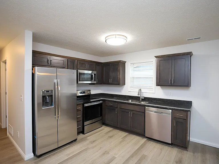 174 Creekvale Dr #B — Photo 3