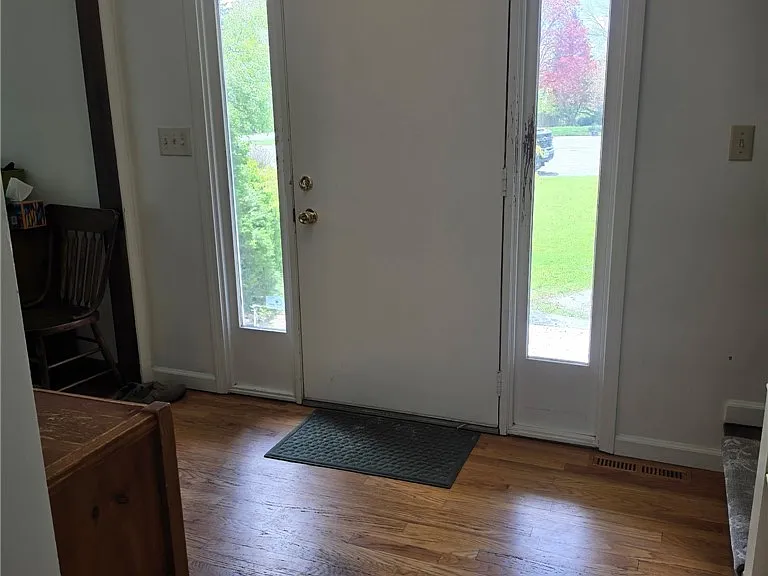 96 Charing Rd — Photo 2