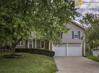 14225 S Sycamore Dr, Olathe, KS 66062