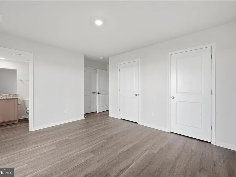 122 Bowers St — Photo 7