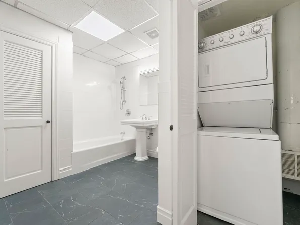 300 Communipaw Avenue image 28 of 50