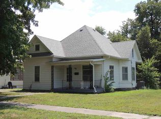 926 Court St, Clay Center, KS 67432
