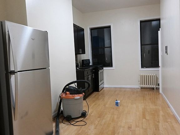4th image of 289 Jefferson St #4L