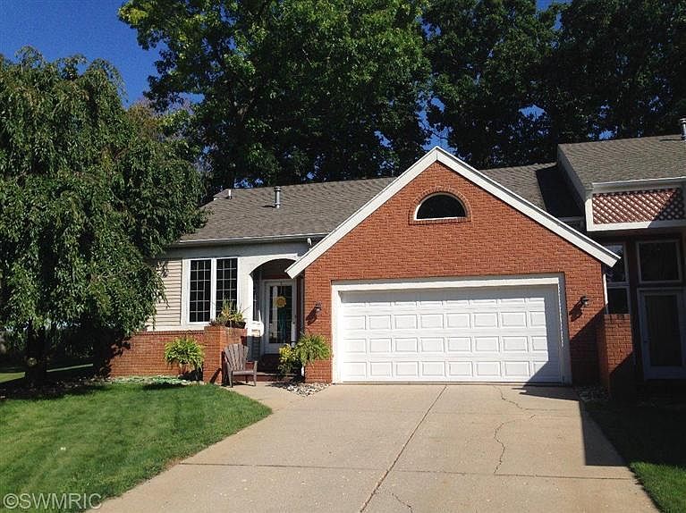 1st image of 781 Oakwood Ct #9A