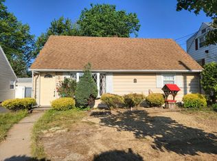 130 Hazley Ave, Rochelle Park, NJ 07662