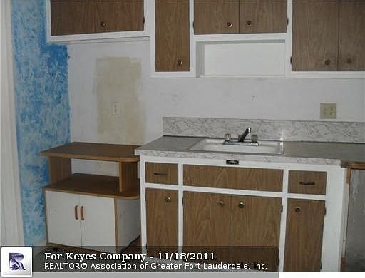 4th image of 3300 NE 10th Ter APT 11