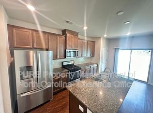 7025 Saltpeter St, Charlotte, NC 28215