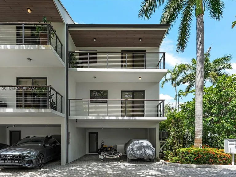3560 W Fairview St — Photo 12