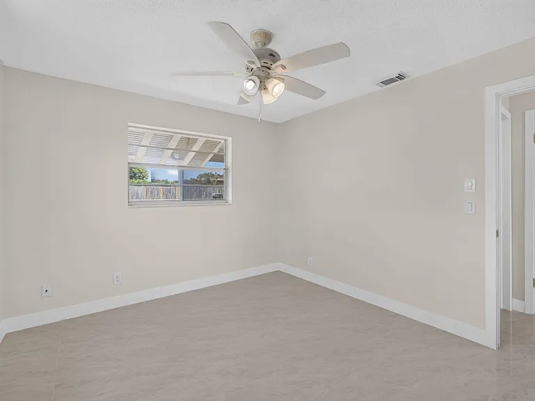 3943 Roan Ct W — Photo 20