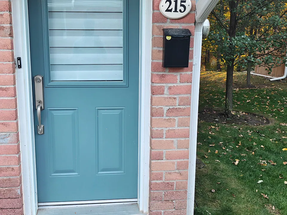 2110 Cleaver Ave #215