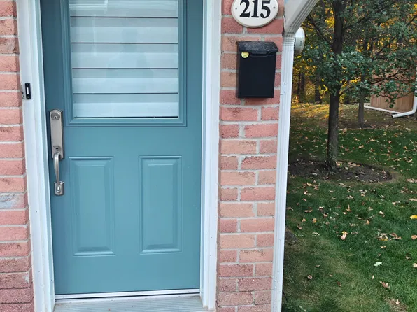 2110 Cleaver Ave #215, Burlington, ON L7M 3Z4
