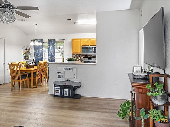 5th image of 605 Aikman Dr