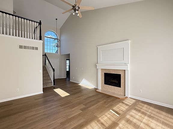 4th image of 603 E Castlebury Cir