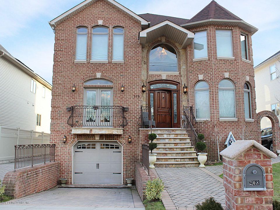 1st image of 208 Mason Blvd