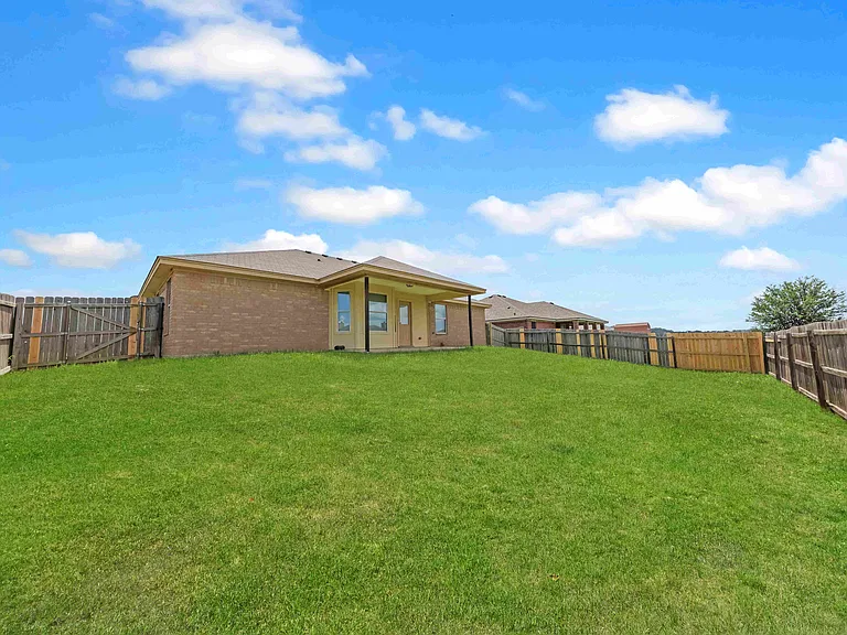 2701 Tarrant County Dr — Photo 24