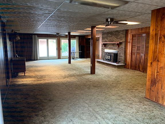 3rd image of 1201 N Jefferson Dr