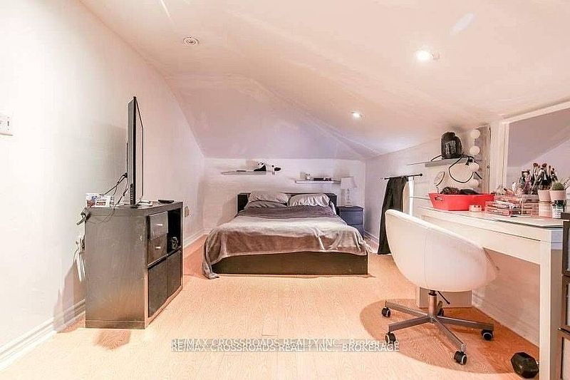 Toronto House for rent - 4 Bedrooms — photo 11