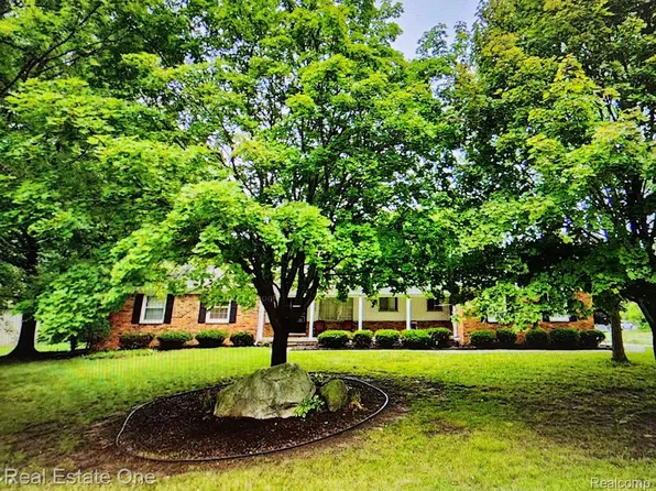 32363 Olde Franklin Dr, Farmington Hills, MI 48334