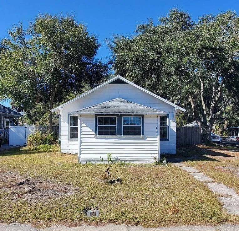 2 bed, 1.0 bath, 1260 sqft, $1,750 — Photo 1