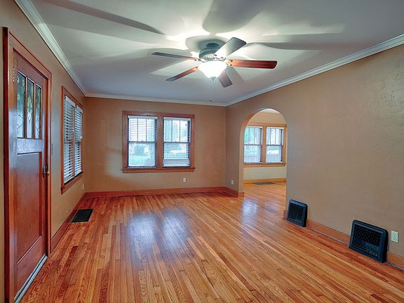 4th image of 132 W Jewell Ave