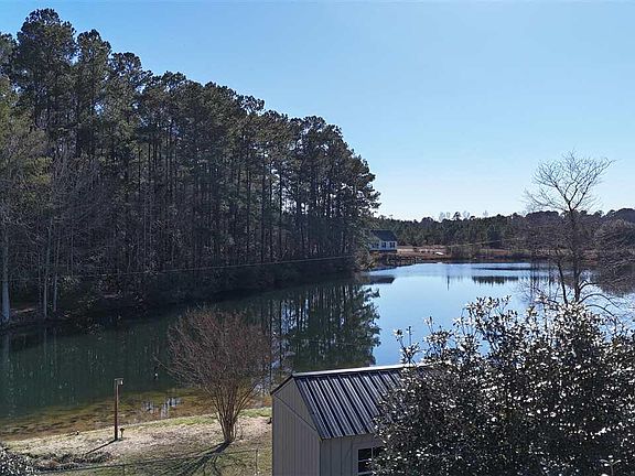 4th image of 352 Lynch Rd