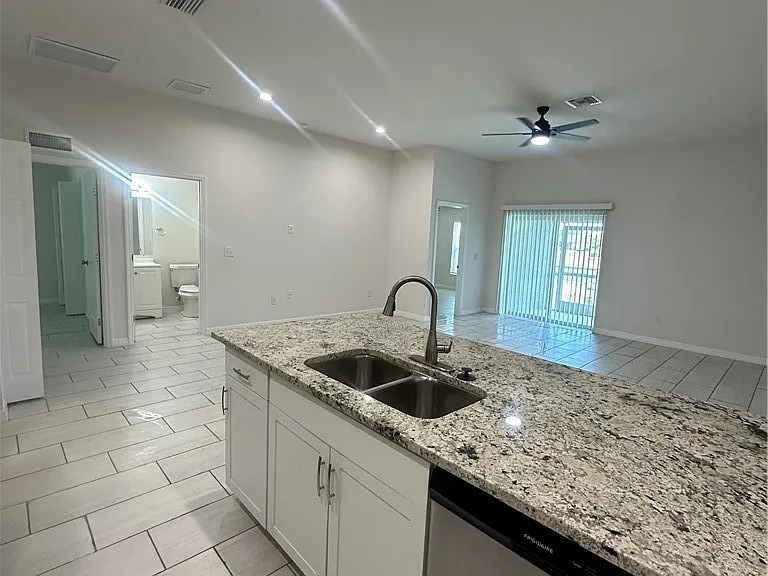 3305 SW 15th Pl — Photo 12