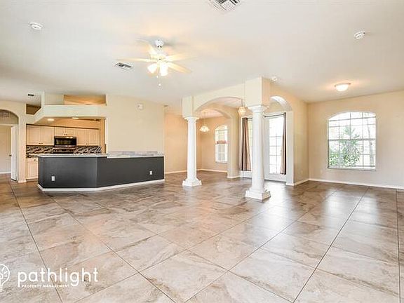 3rd image of 1812 SW 40th St