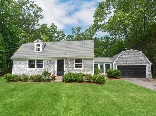 87 Adams St, Medfield, MA 02052