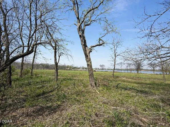 18760 McKinley Lake Rd, Parsons, KS 67357