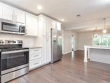 458 Woodstone West Dr — Photo 6