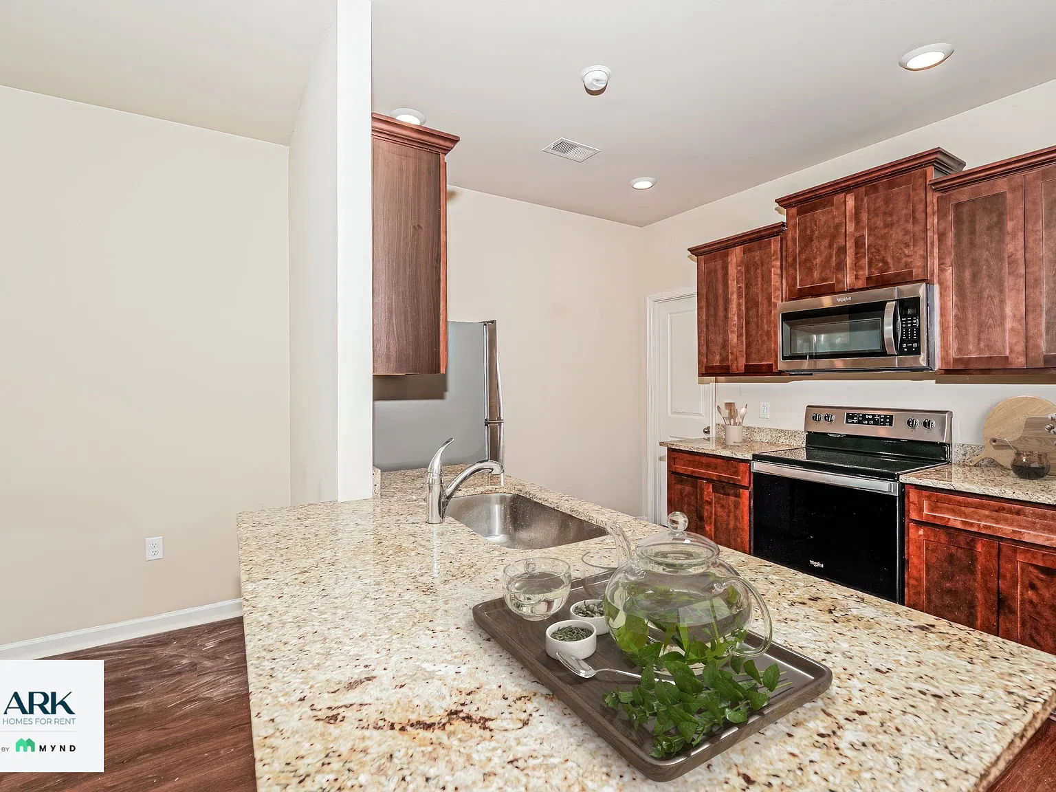 2 bed, 2.5 bath, 1259 sqft, $1,545 — Photo 2