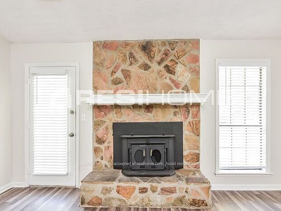 3rd image of 58 Rivercrest Ct