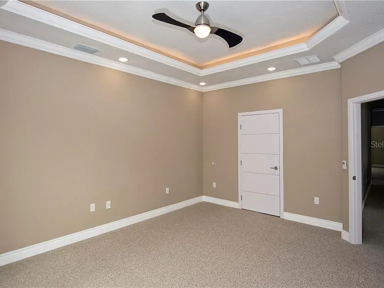 1927 Greenbriar Ter — Photo 10